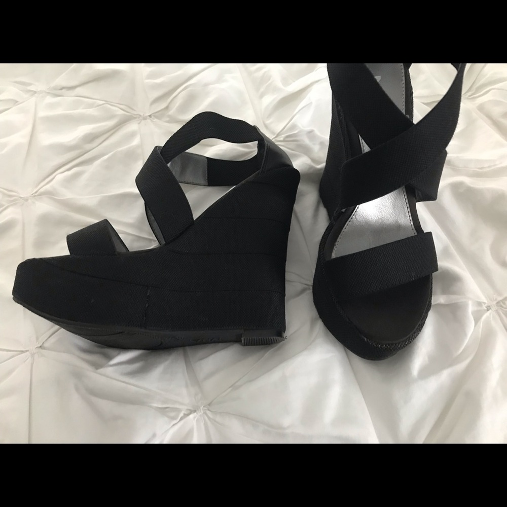 Wedge heel shoes